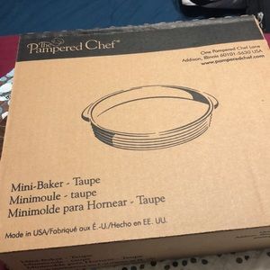 Pampered Chef Mini Baker Taupe